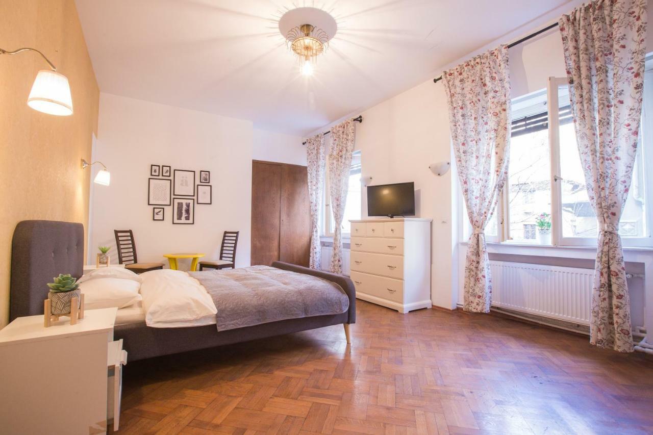 Color Apartments Nicolae Tonitza St ブカレスト エクステリア 写真