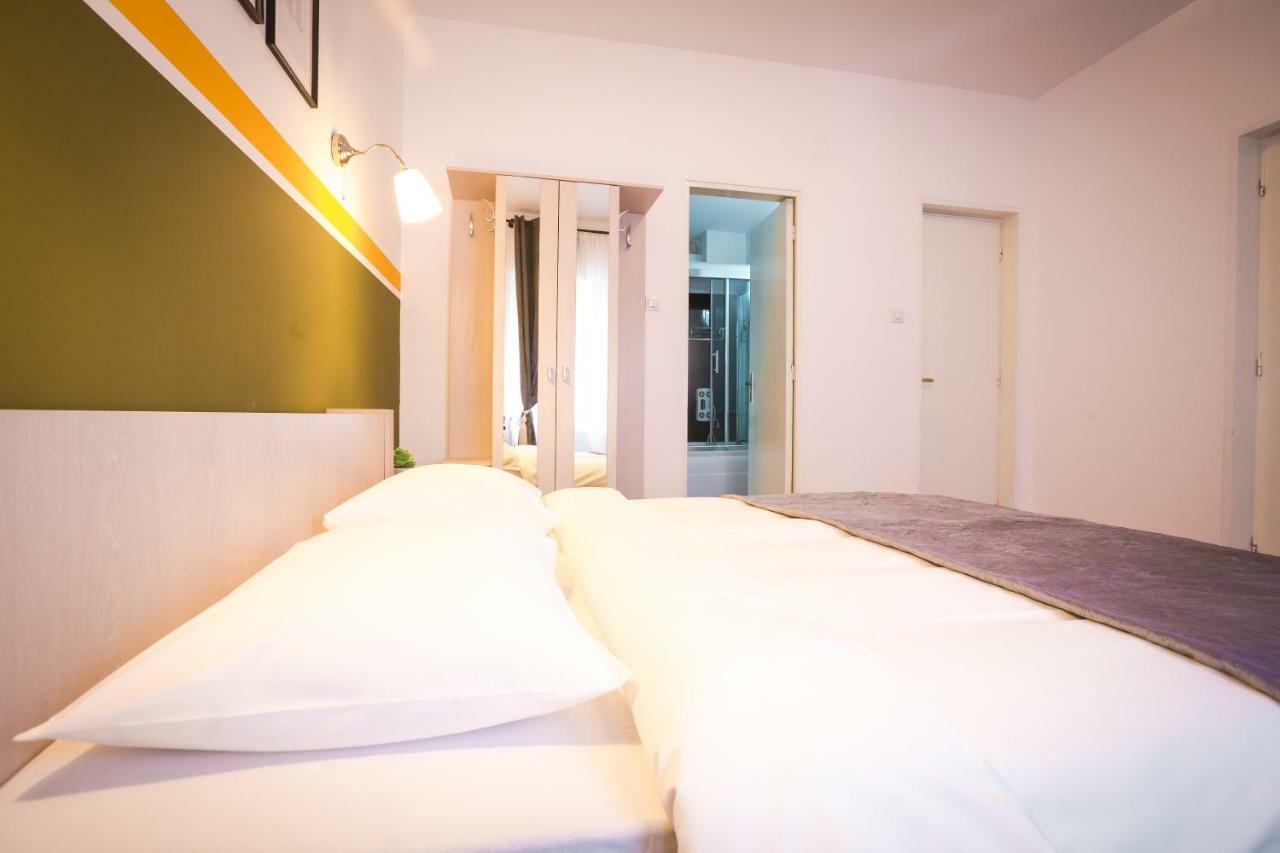 Color Apartments Nicolae Tonitza St ブカレスト エクステリア 写真